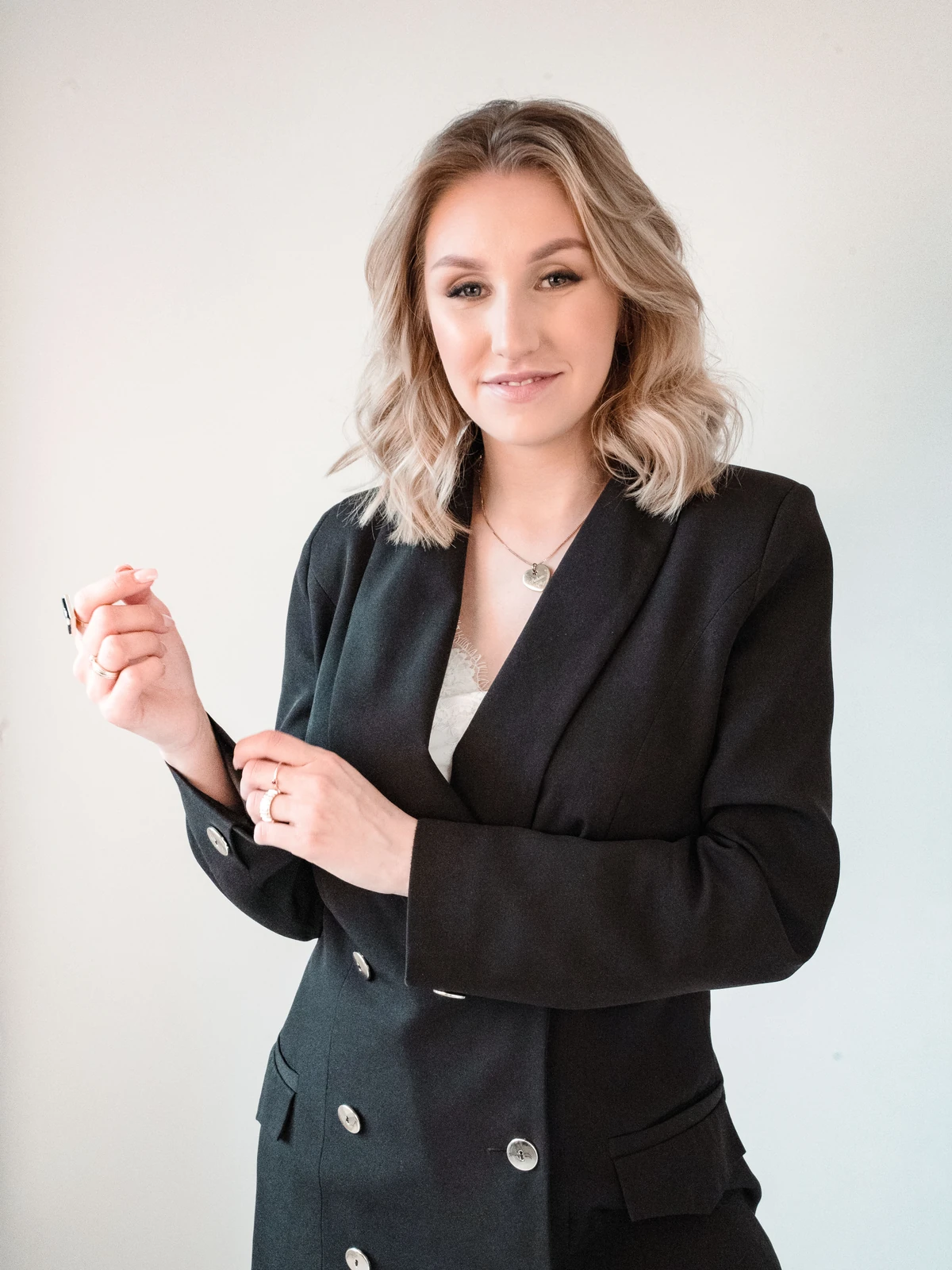 Aleksandra Kościńska w jasnym studio